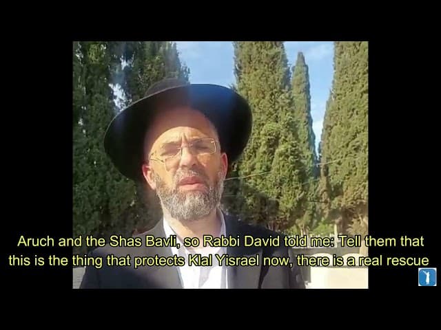הרב שרביט מברך את ארגון בעזרת השם בקבר הצדיק רבי יצחק בחיפה