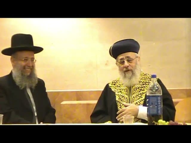 חלוקת תעודות הוראה במראות הדמים עם הרב יצחק יוסף שליט"א