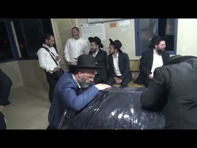 Dayan & Rosh Kollel Rav Shlomo Sharvit Prayers For BH Rabbis To Win Holy Wars