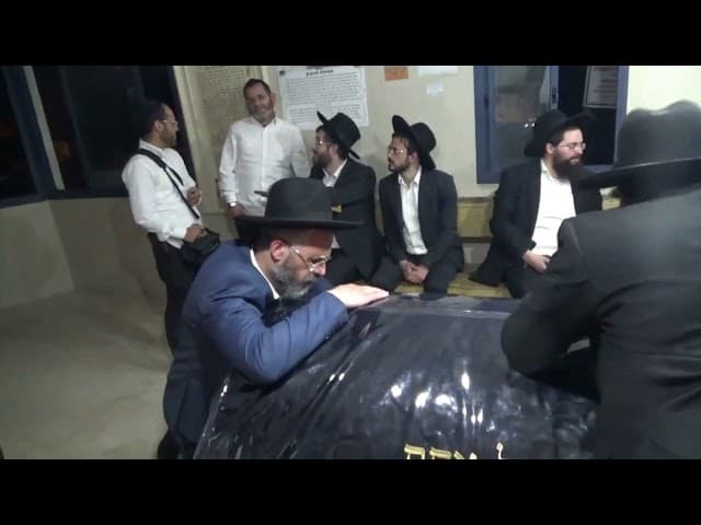 Dayan & Rosh Kollel Rav Shlomo Sharvit Prayers For BH Rabbis To Win Holy Wars